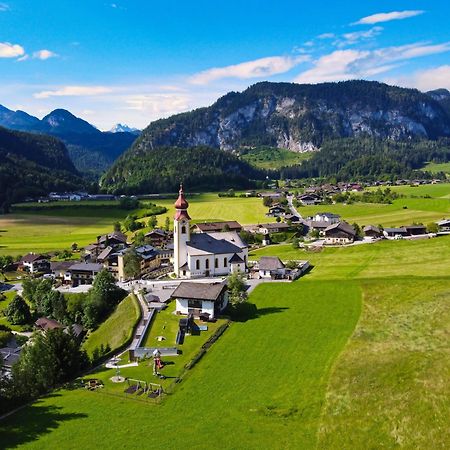 Dorfcafe Unken Hotelpension Swirtshaus Im Dorf Exterior photo